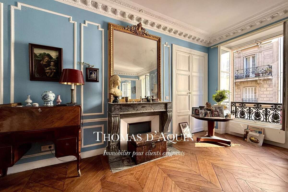 Appartement à PARIS-8E