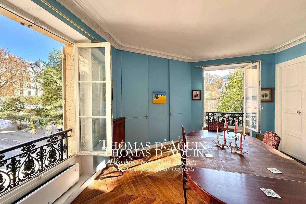 Appartement à PARIS-8E