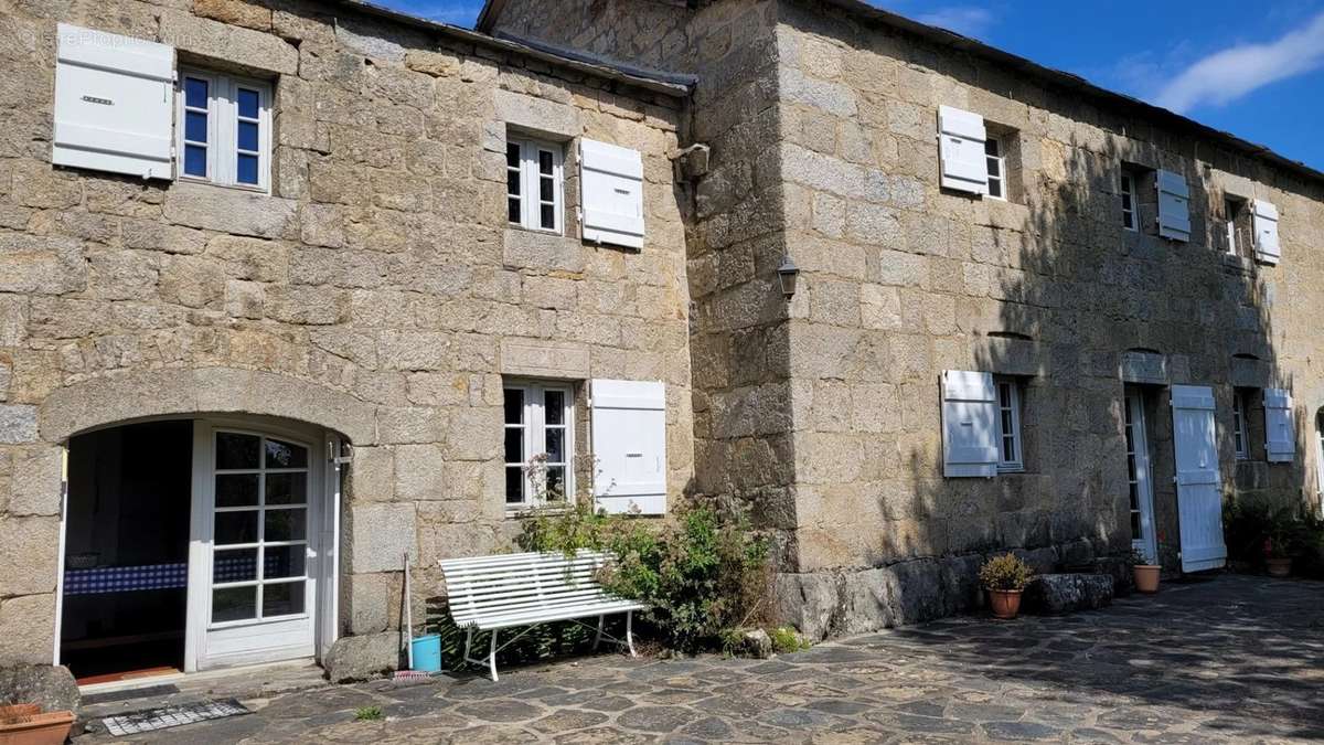 Maison à LE CHAMBON-SUR-LIGNON