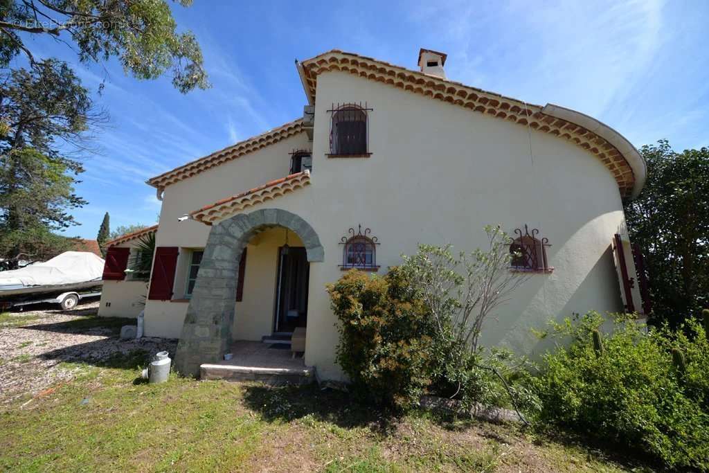 Maison à PUGET-SUR-ARGENS