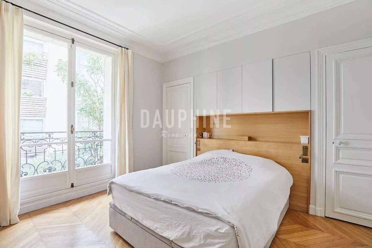 Appartement à PARIS-7E