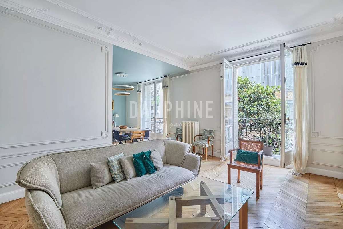 Appartement à PARIS-7E