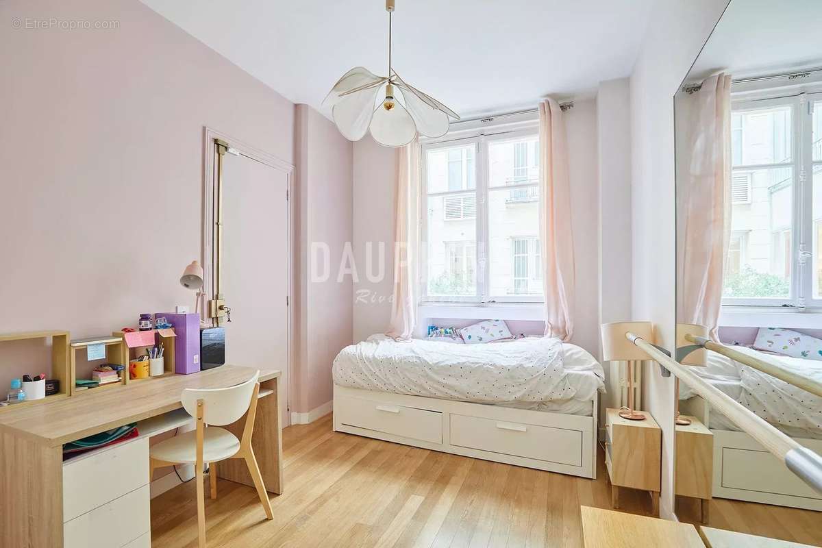 Appartement à PARIS-7E