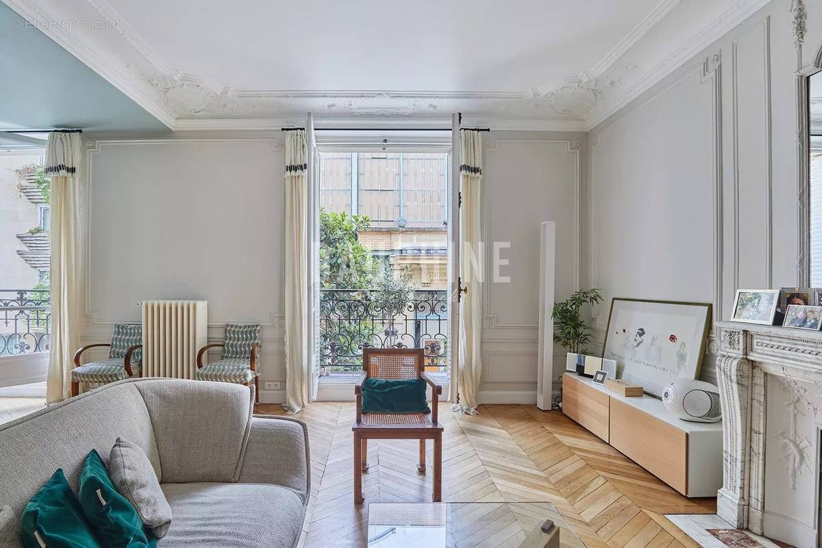 Appartement à PARIS-7E