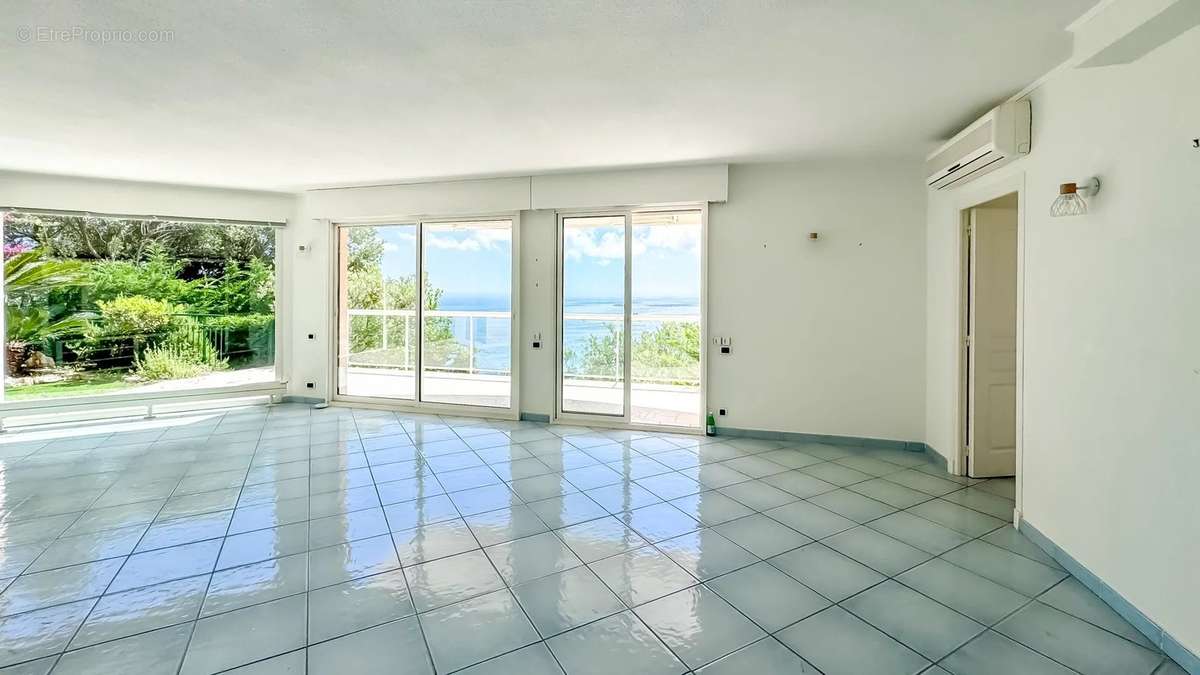 Appartement à ROQUEBRUNE-CAP-MARTIN