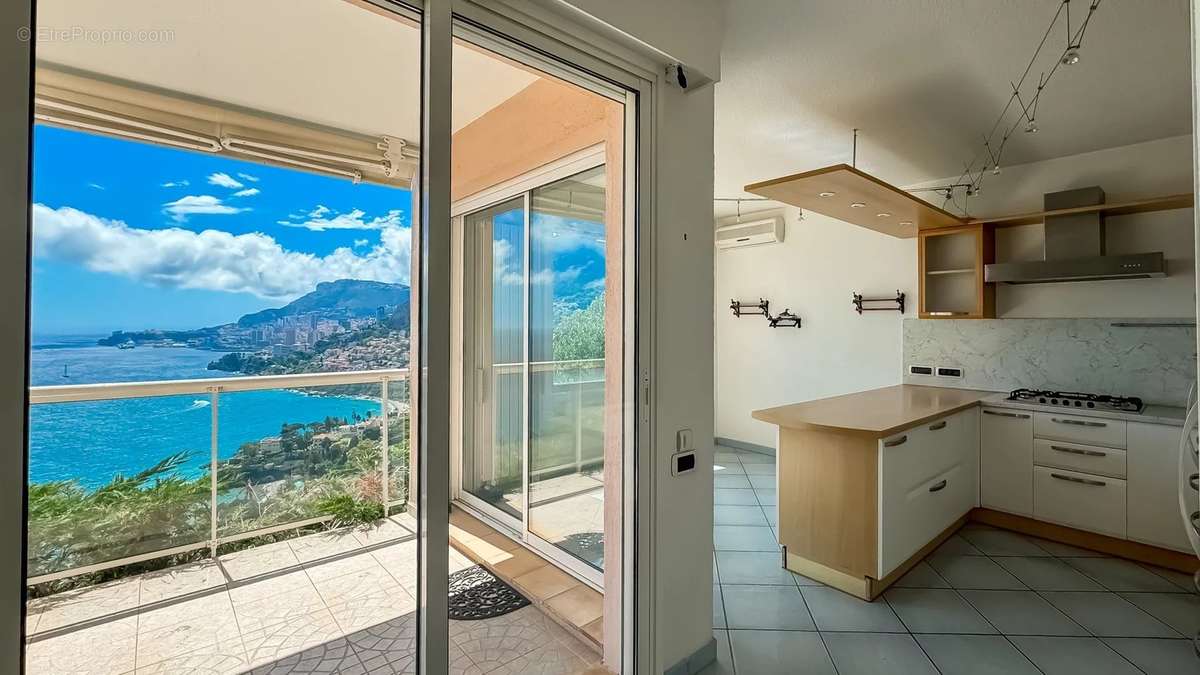 Appartement à ROQUEBRUNE-CAP-MARTIN