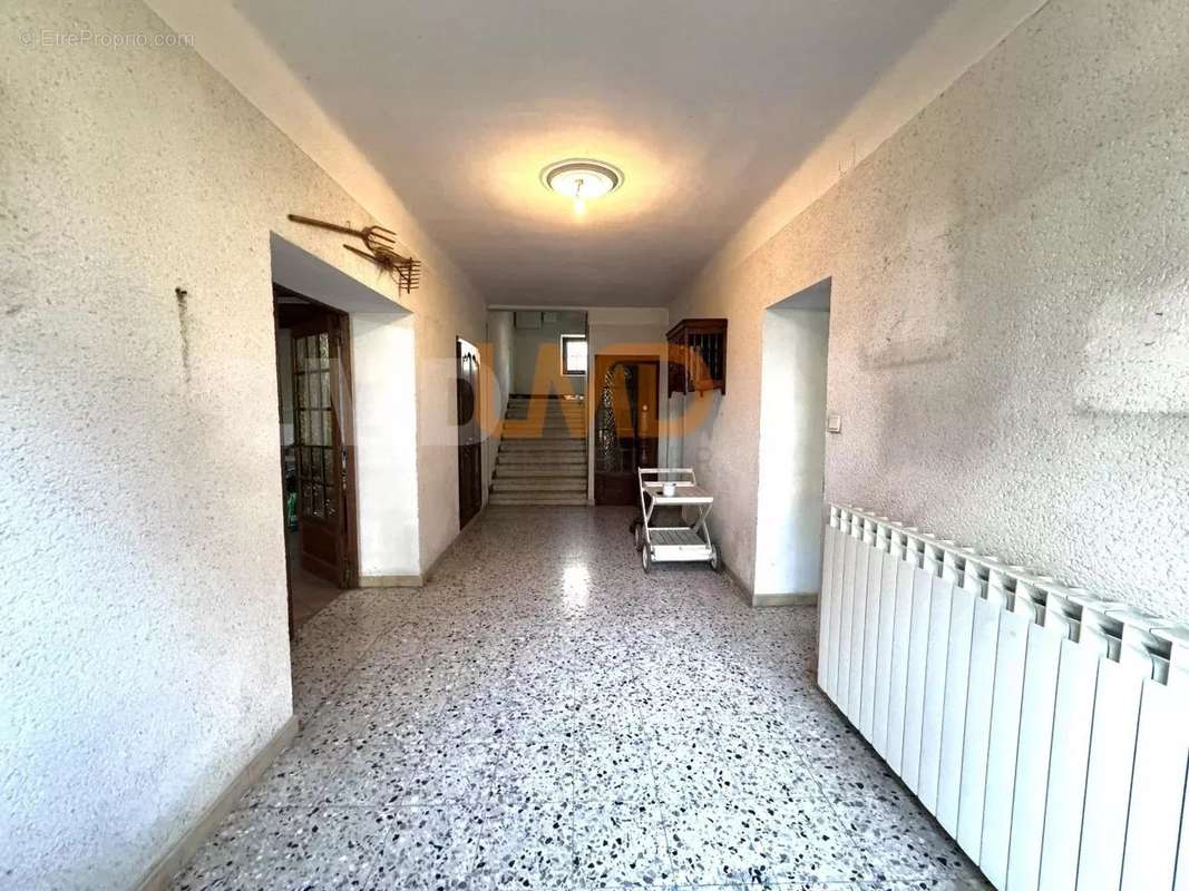 Appartement à SENAS