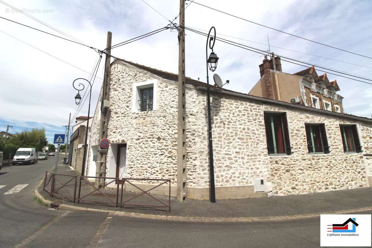 Appartement à SAVIGNY-LE-TEMPLE