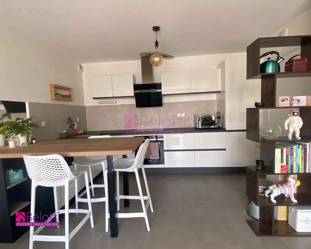 Appartement à PINS-JUSTARET