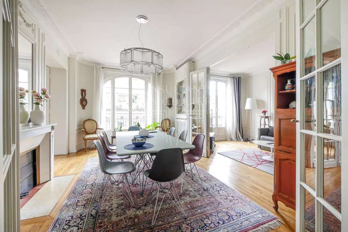 Appartement à PARIS-16E