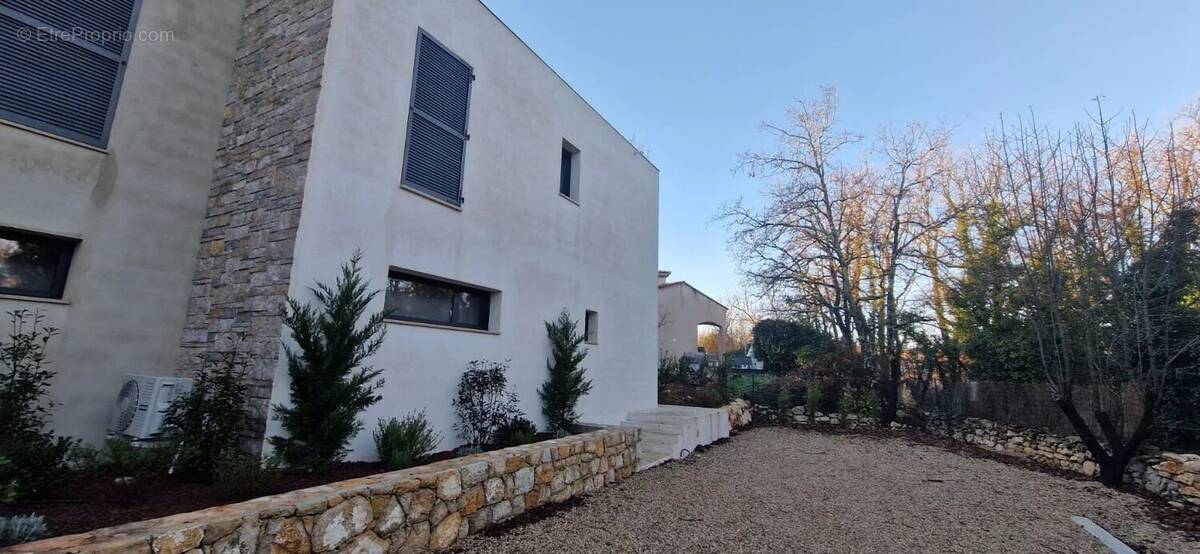 Maison à SAINT-CEZAIRE-SUR-SIAGNE