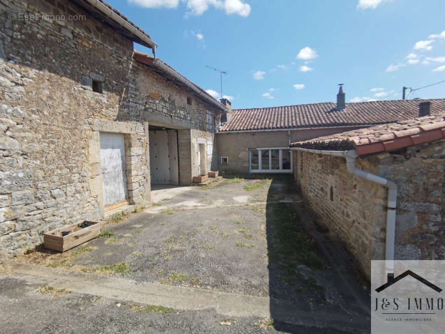 Maison à BEAULIEU-SUR-SONNETTE