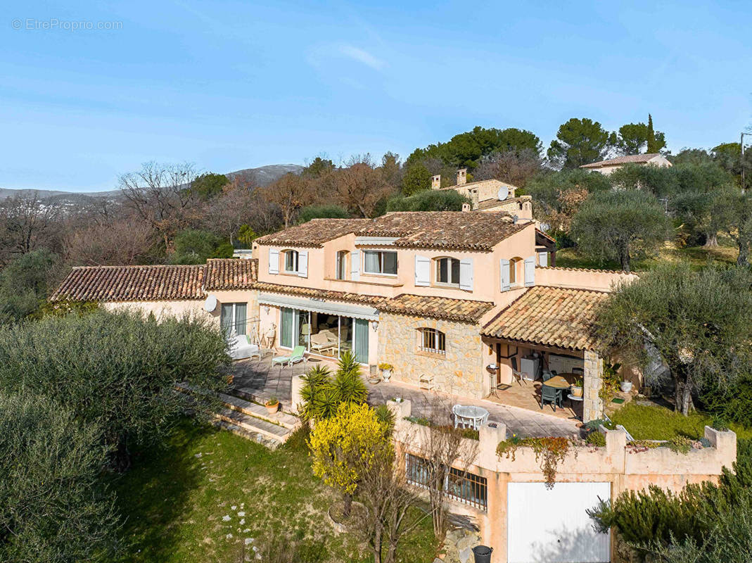 Autre à CHATEAUNEUF-GRASSE