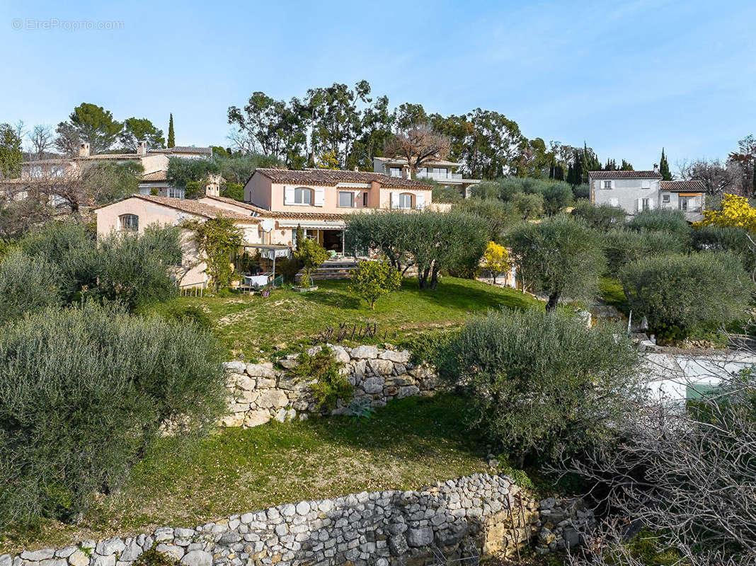 Autre à CHATEAUNEUF-GRASSE