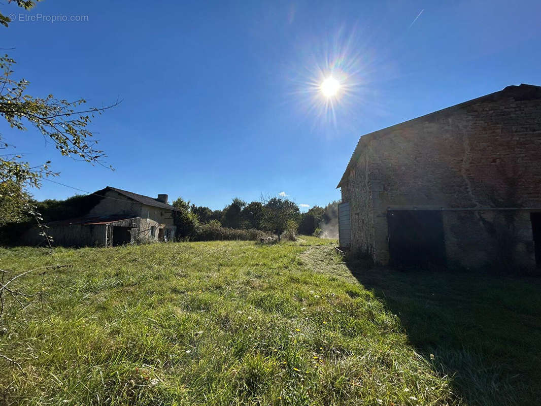 Maison à CHAMPAGNE-SAINT-HILAIRE