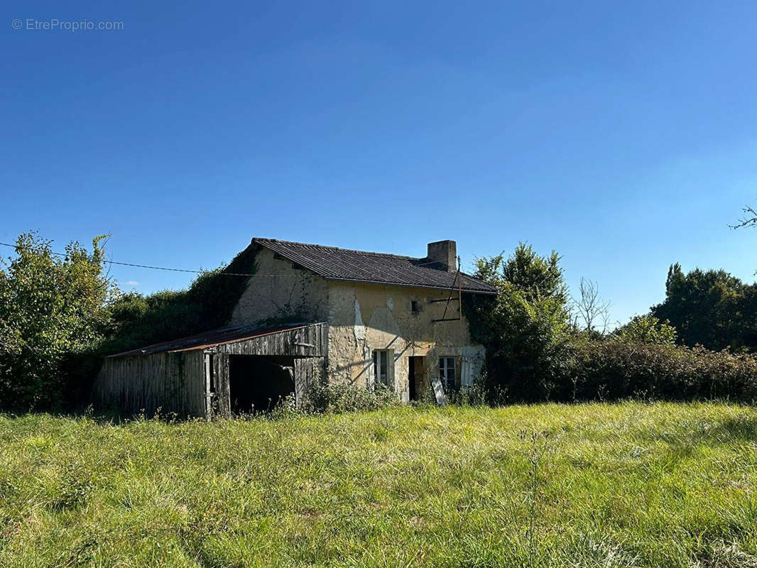 Maison à CHAMPAGNE-SAINT-HILAIRE