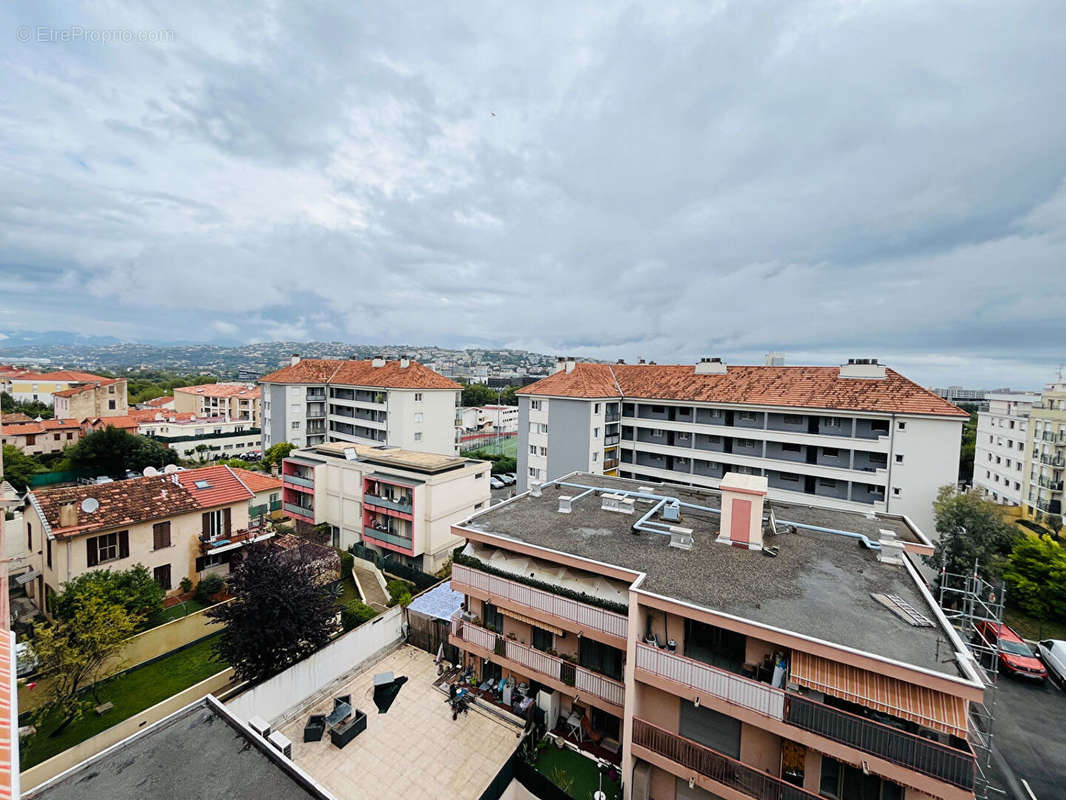 Appartement à SAINT-LAURENT-DU-VAR