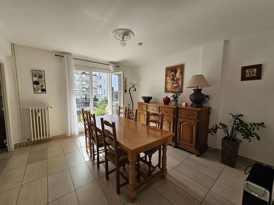 Appartement à SAINT-LAURENT-DU-VAR