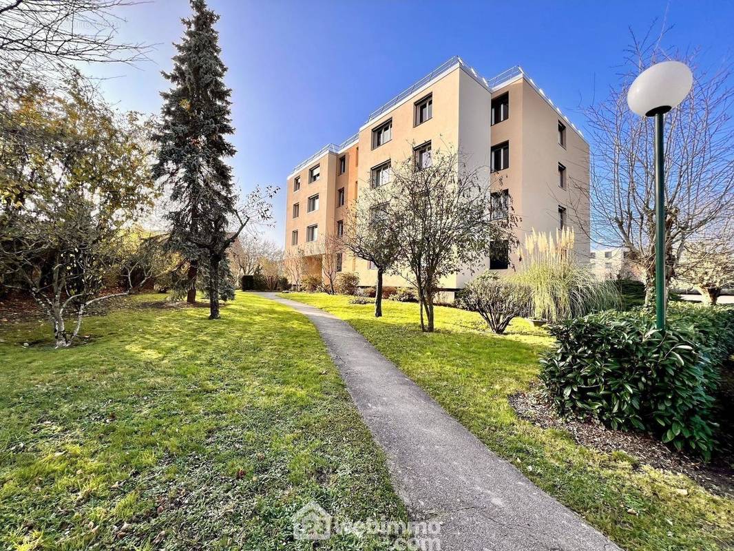 Appartement à SAINTE-GENEVIEVE-DES-BOIS