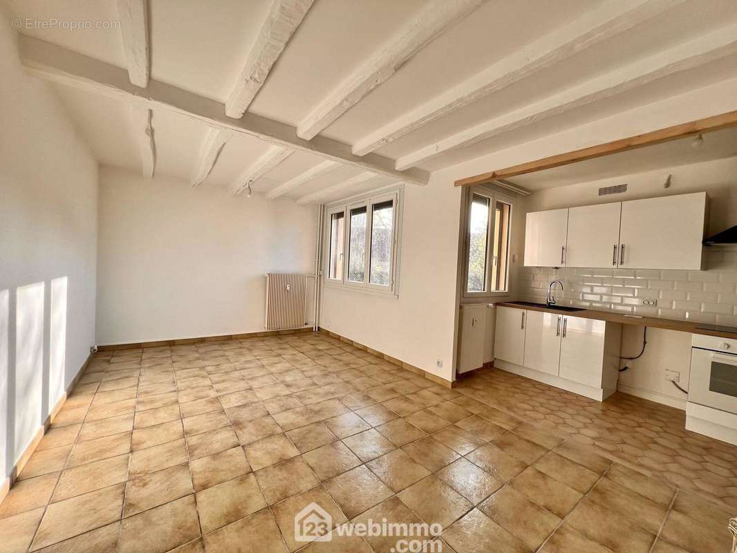 Appartement à SAINTE-GENEVIEVE-DES-BOIS