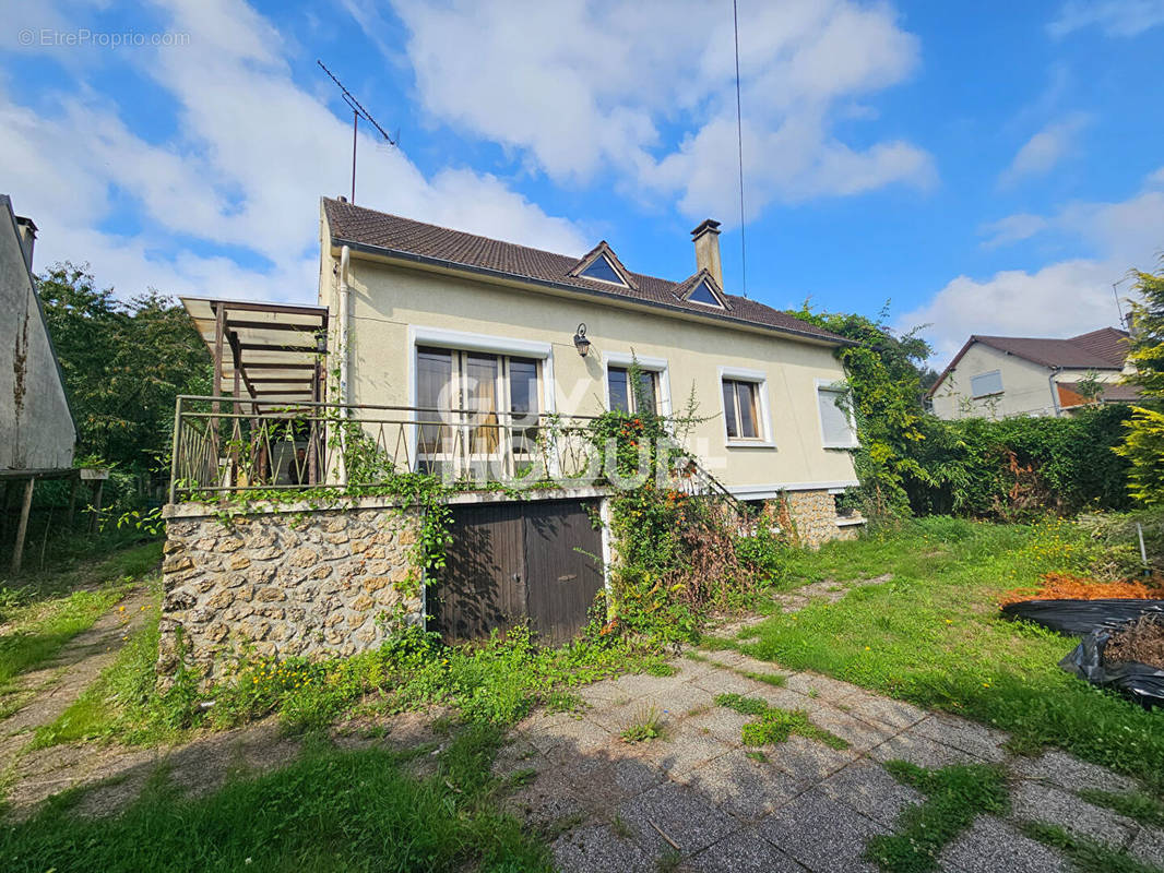 Maison à LONGUEIL-ANNEL