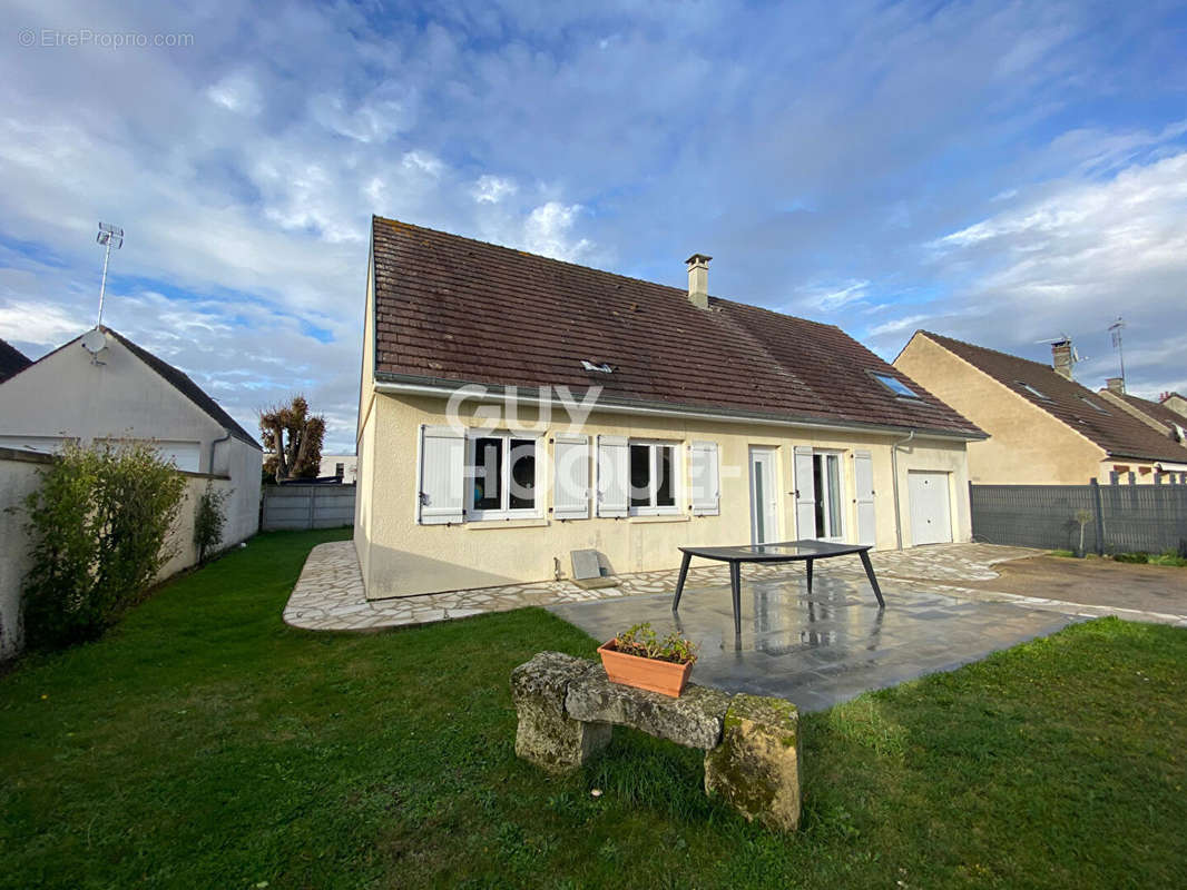 Maison à LACROIX-SAINT-OUEN