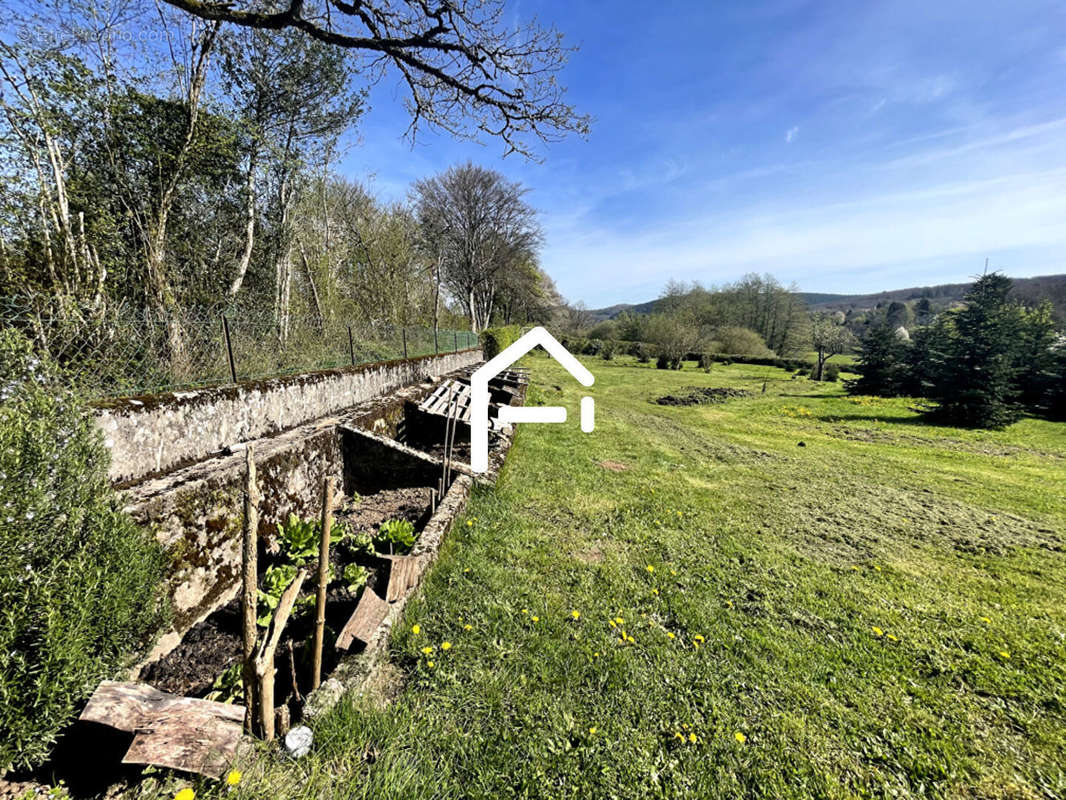 Maison à DUN-LES-PLACES