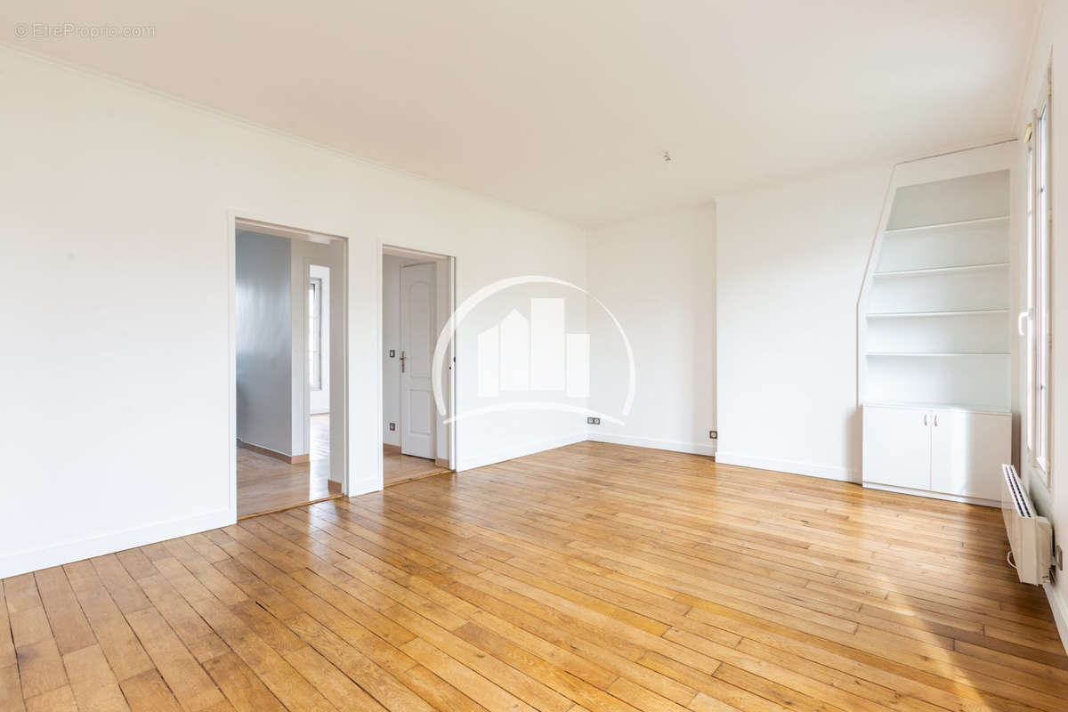 Appartement à CHARENTON-LE-PONT