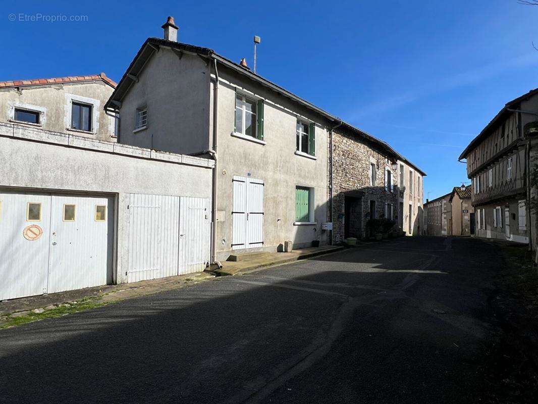 Maison à CHARROUX