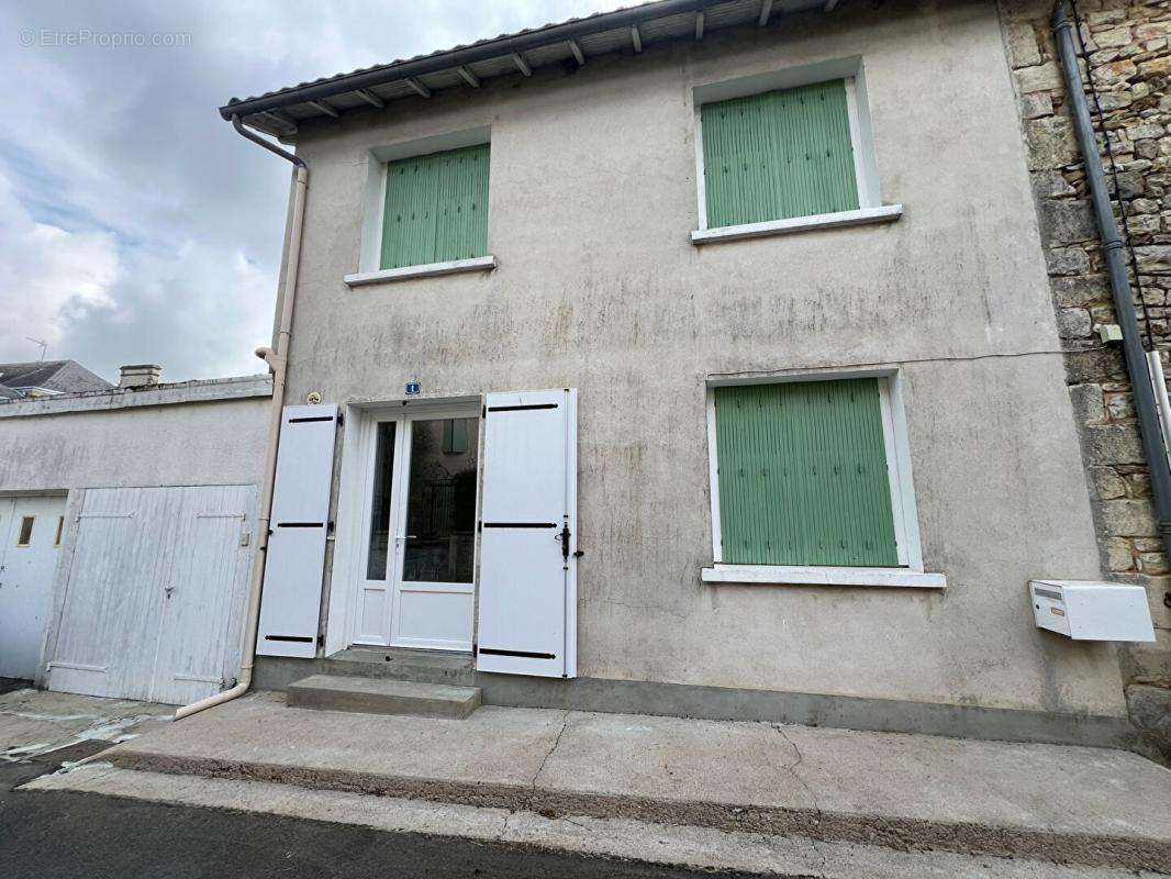 Maison à CHARROUX