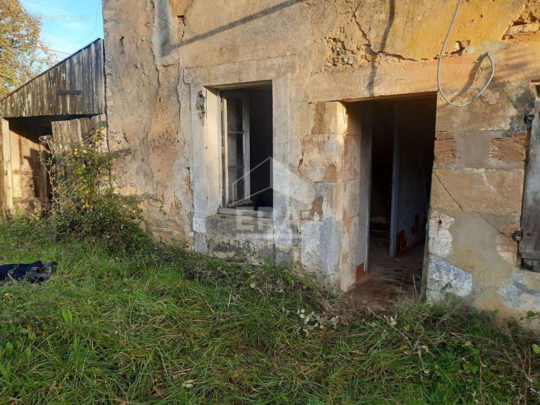 Maison à CHAMPAGNE-SAINT-HILAIRE