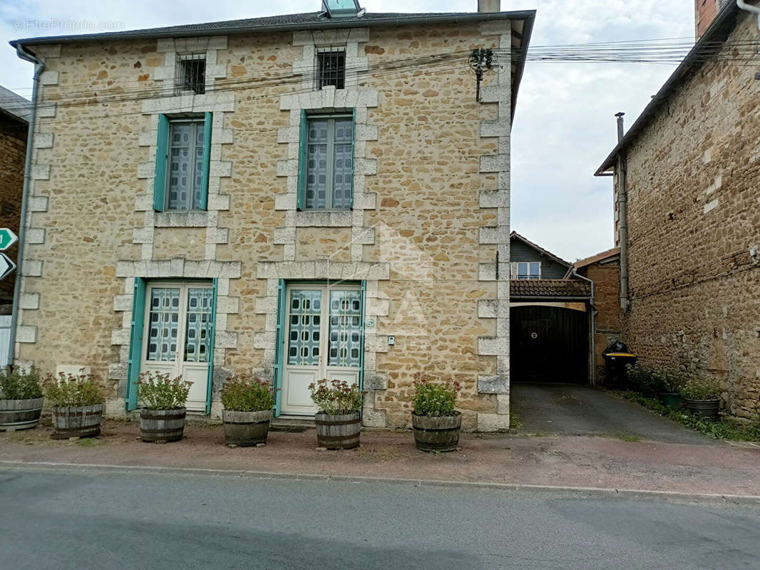 Maison à PRESSAC