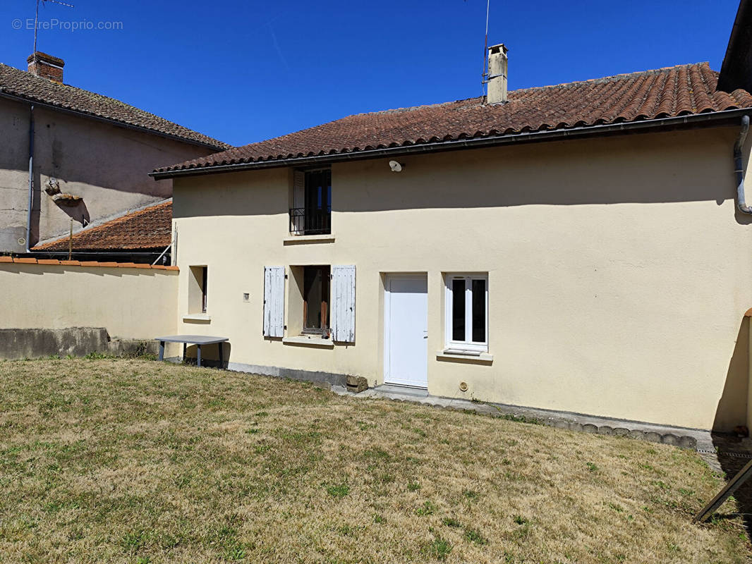 Maison à CONFOLENS