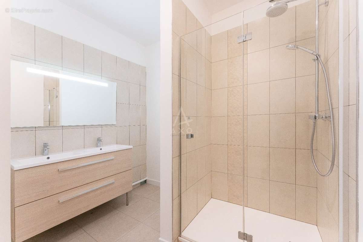 Appartement à MARSEILLE-1E