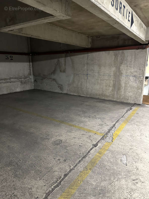 Parking à COURBEVOIE