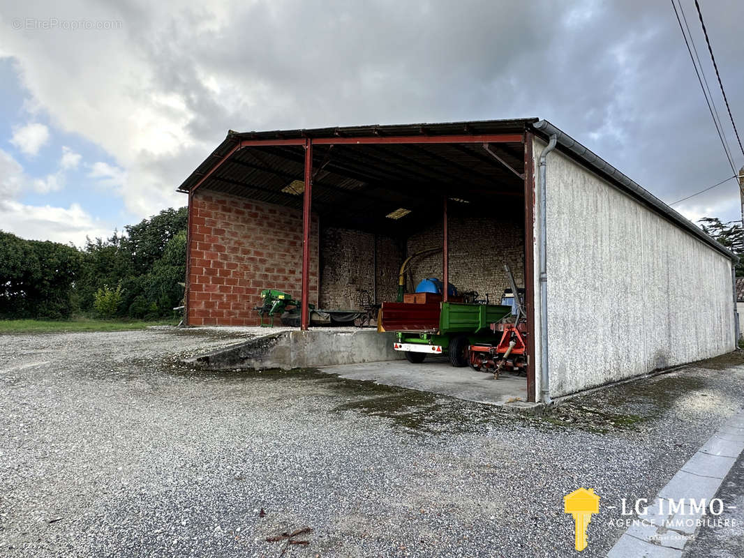 Parking à BRIE-SOUS-MORTAGNE