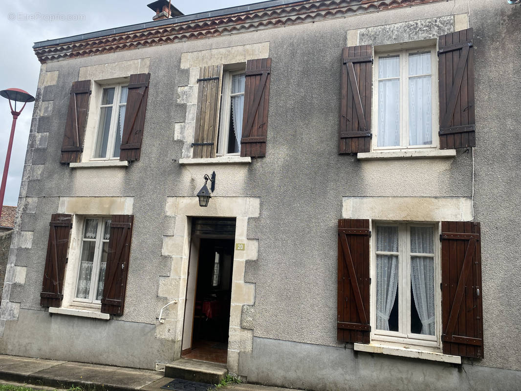 Maison à BLANZAC