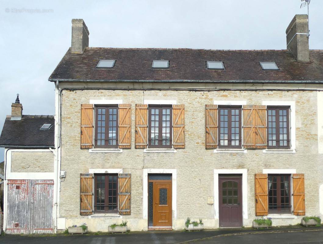 Maison à MOULT