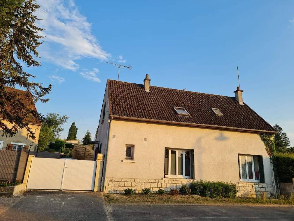 Maison à SAINT-AMAND-EN-PUISAYE