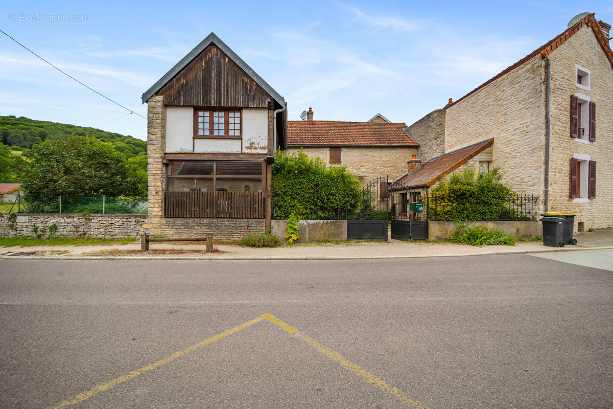 Maison à GISSEY-SUR-OUCHE