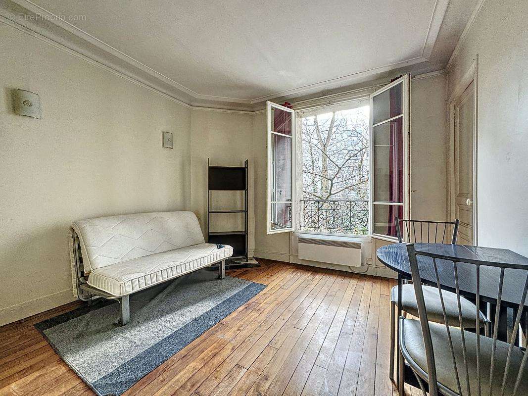 Appartement à PARIS-14E