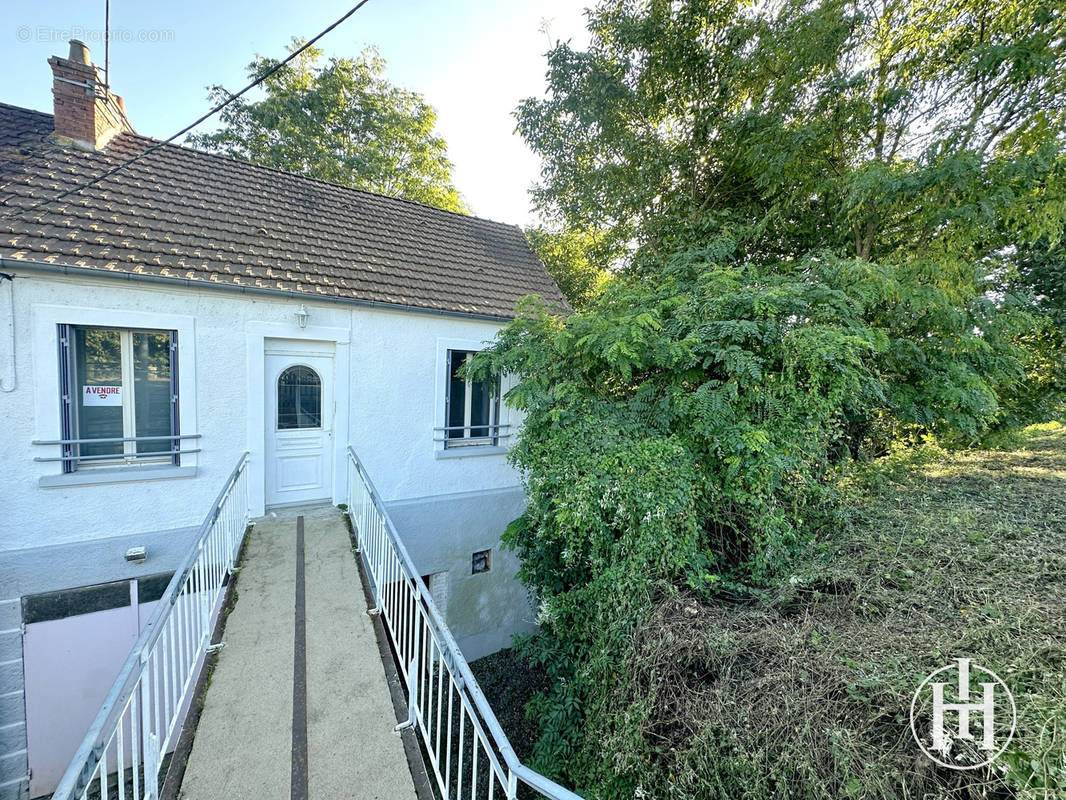 Maison à SAINT-AMAND-MONTROND