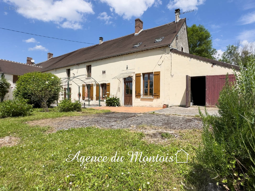 Maison à LONGUEVILLE