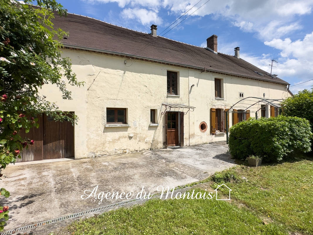 Maison à LONGUEVILLE