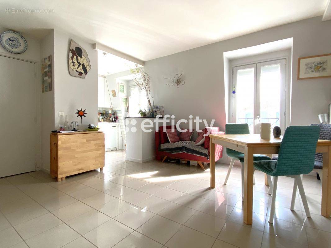 Appartement à PARIS-11E