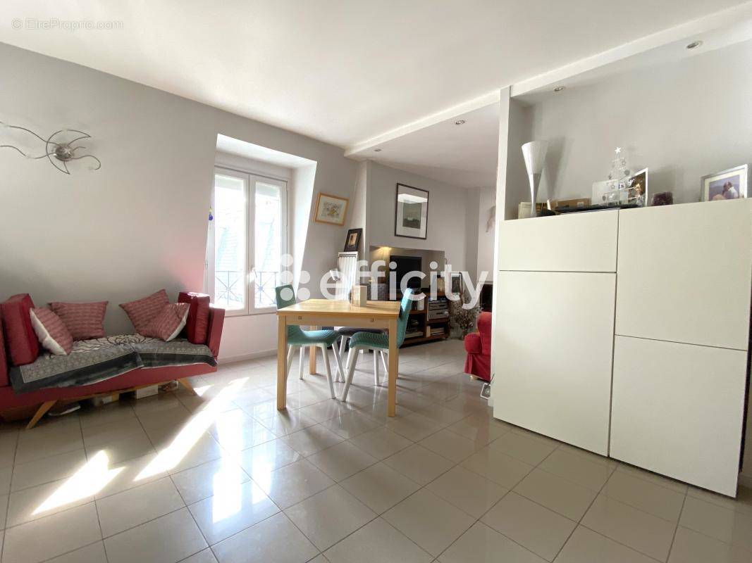 Appartement à PARIS-11E