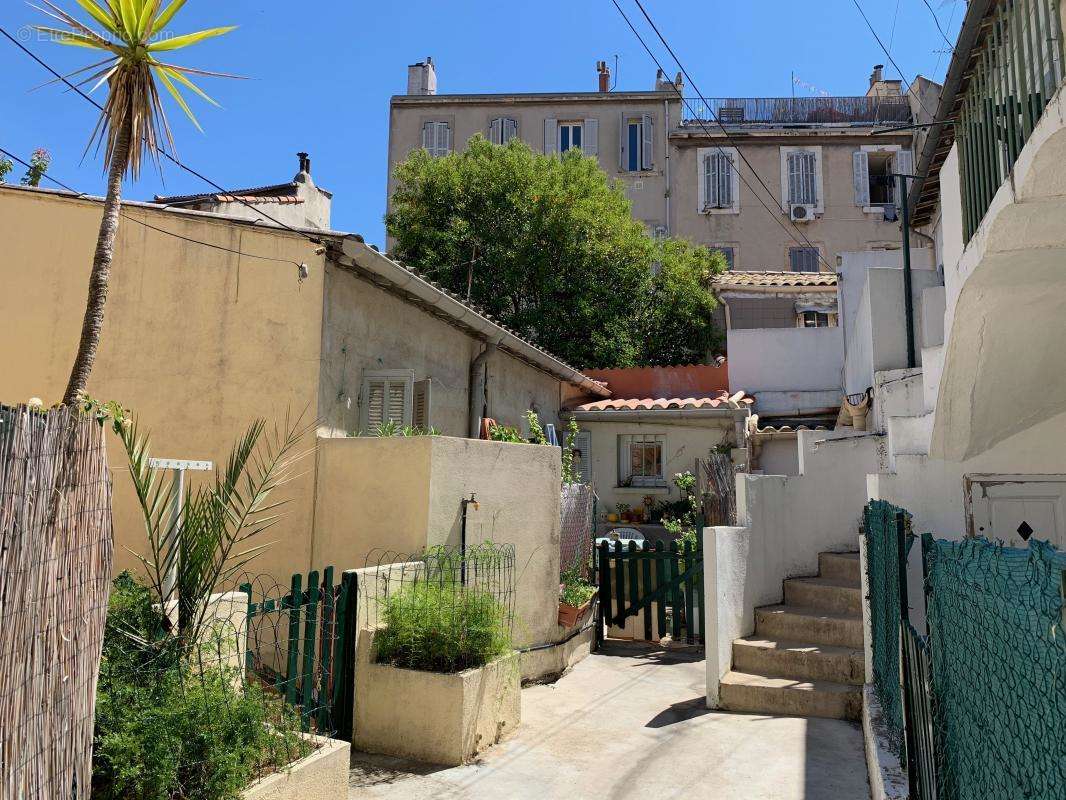 Appartement à MARSEILLE-3E