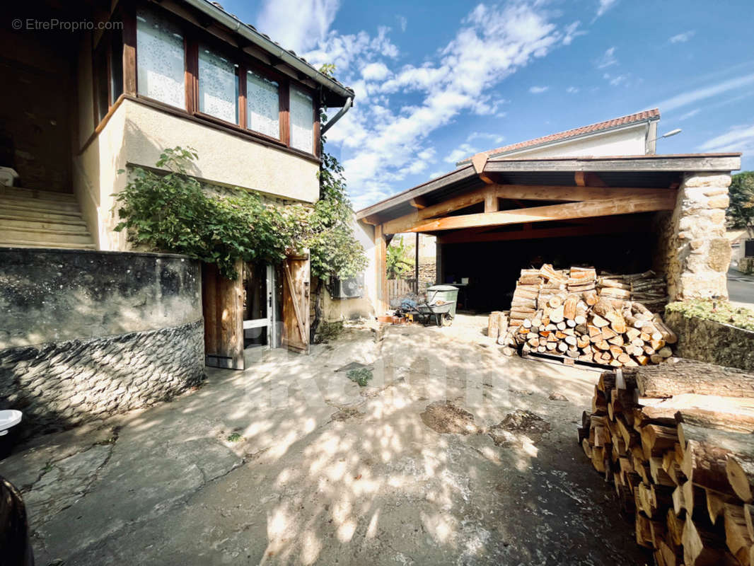 Maison à SAINT-BARTHELEMY-DE-VALS