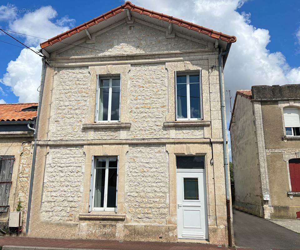 Maison à GOND-PONTOUVRE