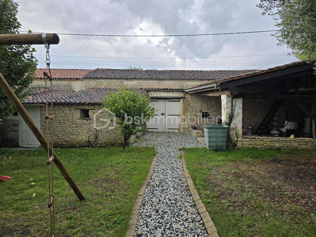 Maison à ASNIERES-LA-GIRAUD